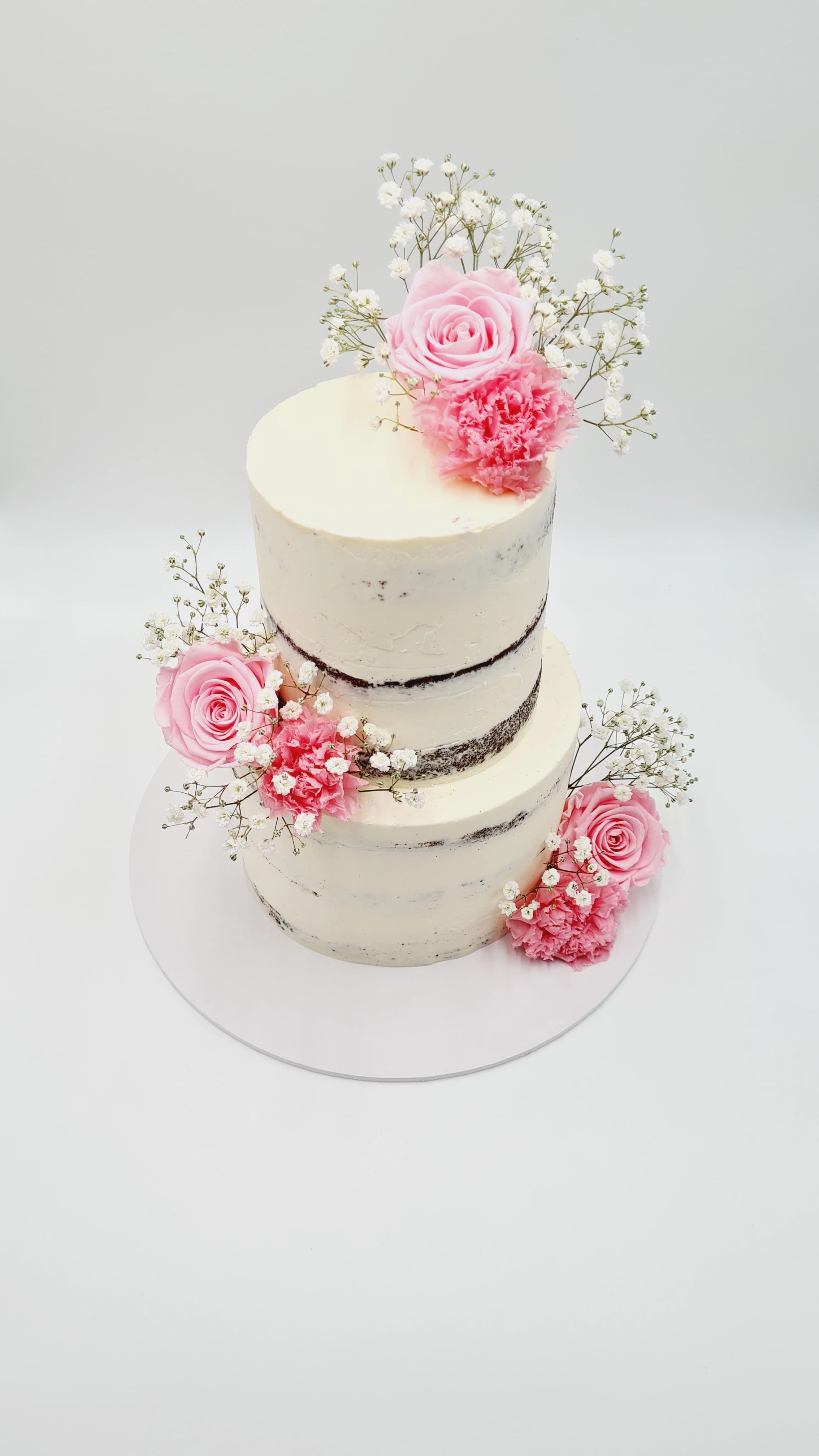 Gâteau à étages prêt à être partagé